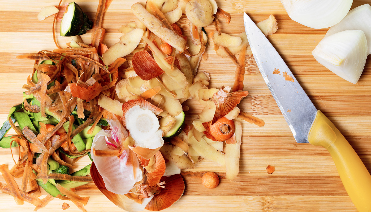 Vývar ze slupek od zeleniny