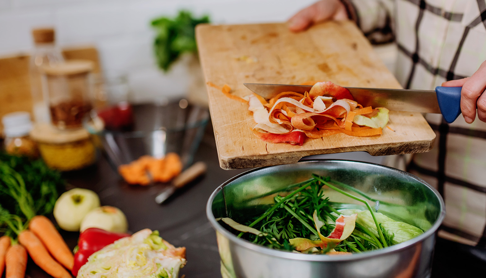 Vývar ze slupek od zeleniny