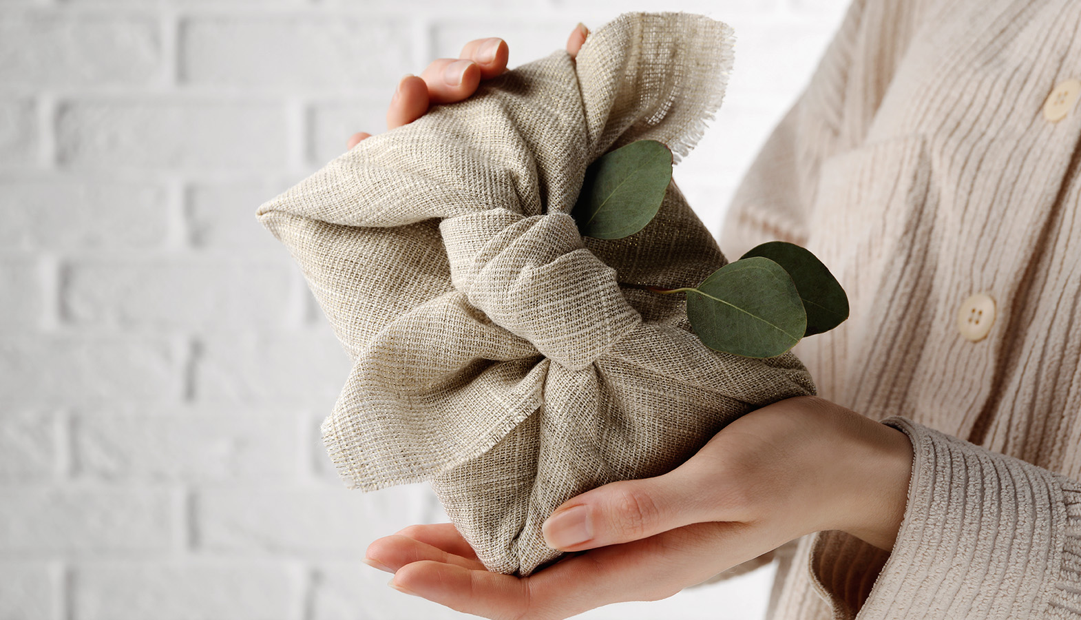 Balení dárků metodou furoshiki