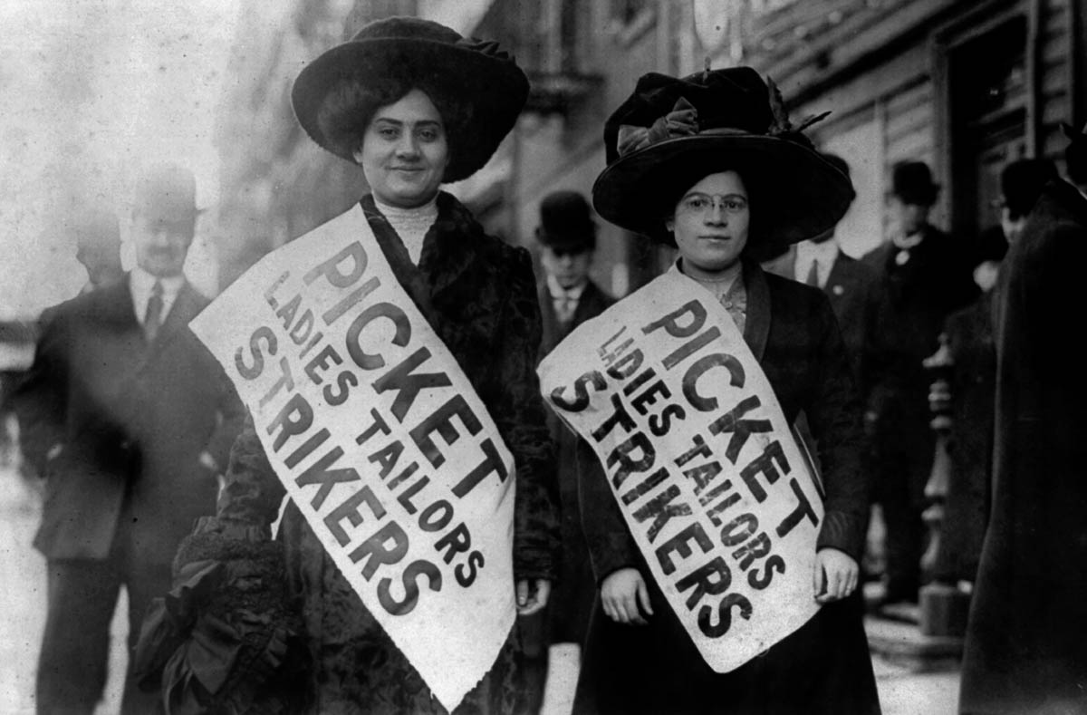 Two women strikers on picket line during the 'Uprising of the 20,000', garment workers strike, New York, february 1910. (Photo by APIC/Getty Images)